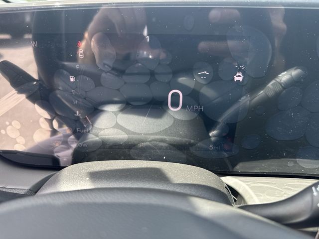 Buick Encore GX Vehicle Full-screen Gallery Image 15