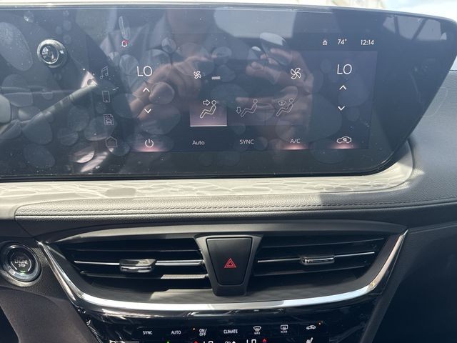 Buick Encore GX Vehicle Full-screen Gallery Image 18