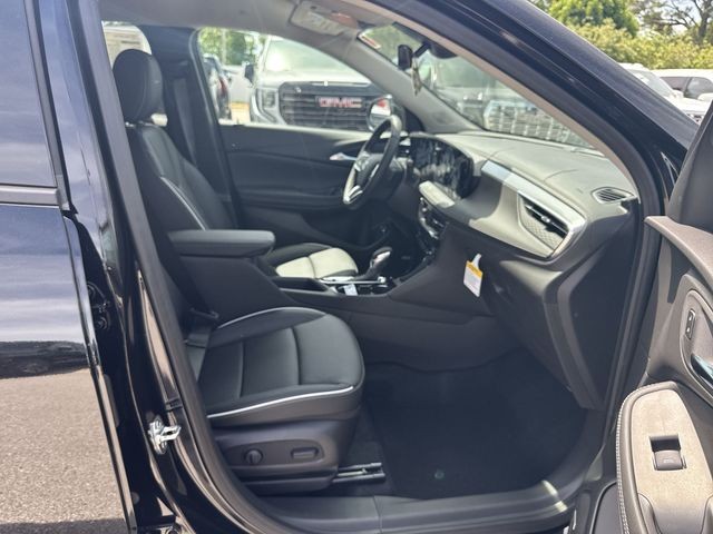 Buick Encore GX Vehicle Full-screen Gallery Image 23