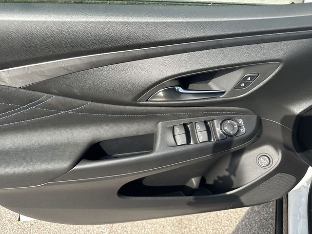 Buick Envista Vehicle Full-screen Gallery Image 13