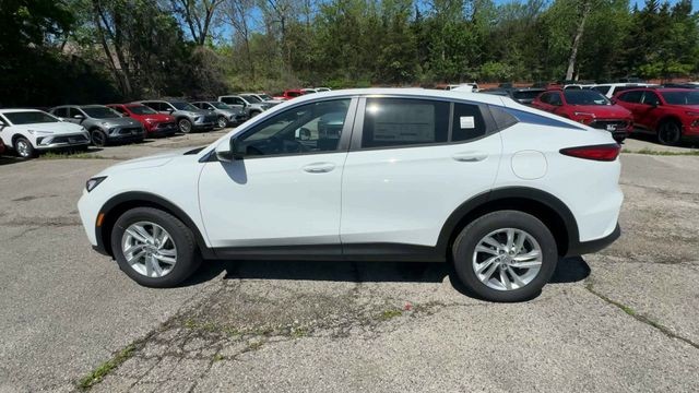 Buick Envista Vehicle Full-screen Gallery Image 05