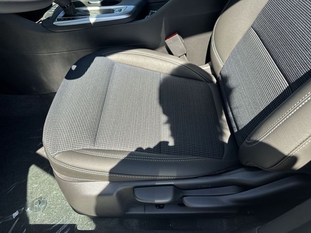 Buick Envista Vehicle Full-screen Gallery Image 12