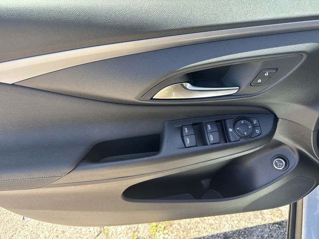 Buick Envista Vehicle Full-screen Gallery Image 13