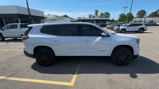 GMC Acadia Vehicle Full-screen Gallery Image 09