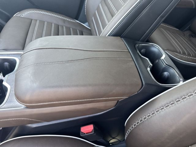 GMC Acadia Vehicle Full-screen Gallery Image 21