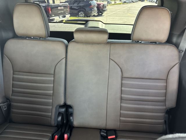 GMC Acadia Vehicle Full-screen Gallery Image 24