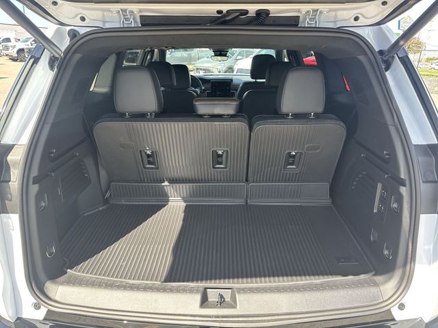 GMC Acadia Vehicle Full-screen Gallery Image 25