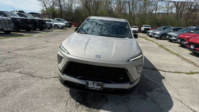 Buick Enclave Vehicle Full-screen Gallery Image 03