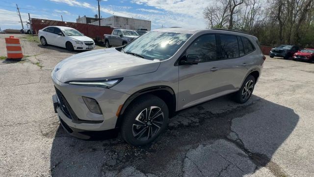 Buick Enclave Vehicle Full-screen Gallery Image 04