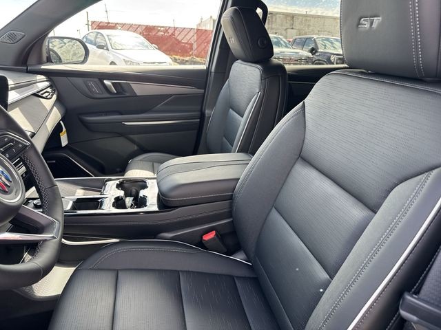 Buick Enclave Vehicle Full-screen Gallery Image 11