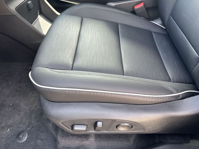 Buick Enclave Vehicle Full-screen Gallery Image 12