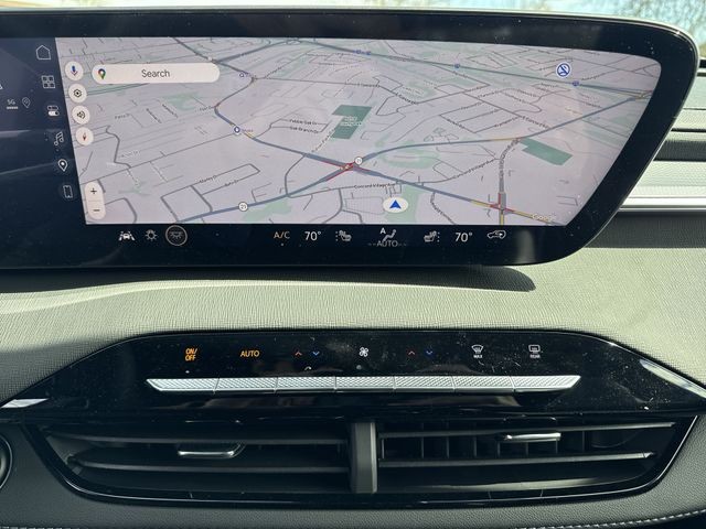 Buick Enclave Vehicle Full-screen Gallery Image 18