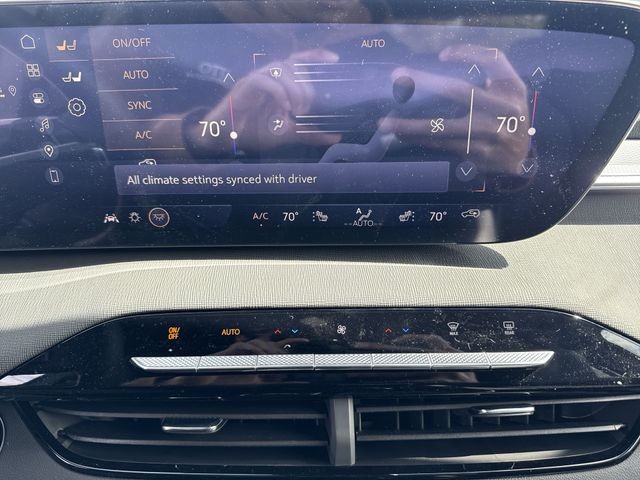 Buick Enclave Vehicle Full-screen Gallery Image 19