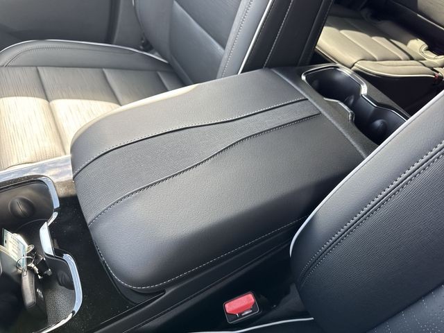 Buick Enclave Vehicle Full-screen Gallery Image 21