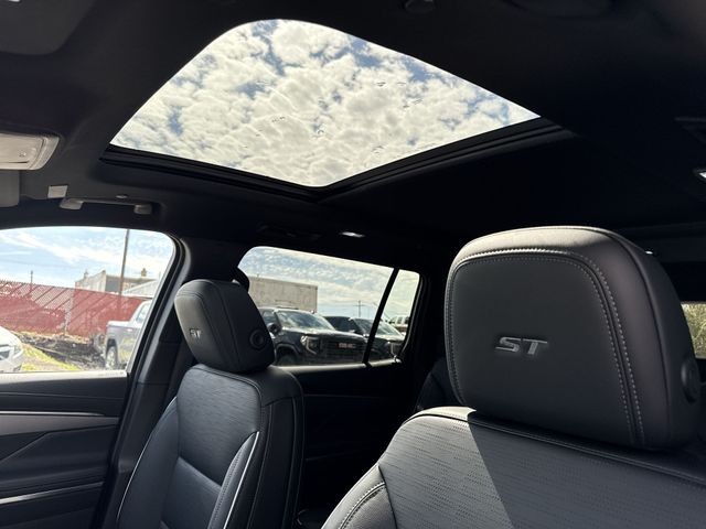 Buick Enclave Vehicle Full-screen Gallery Image 22