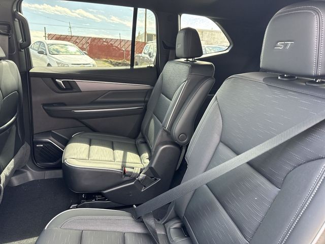 Buick Enclave Vehicle Full-screen Gallery Image 23