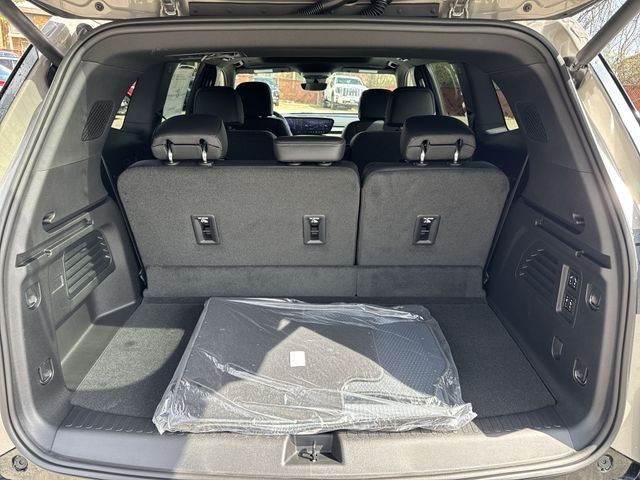 Buick Enclave Vehicle Full-screen Gallery Image 25