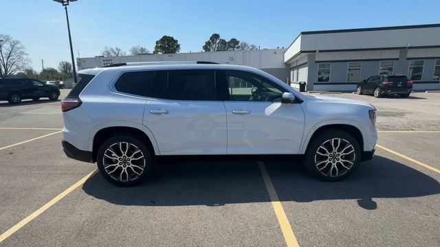 GMC Acadia Vehicle Full-screen Gallery Image 09