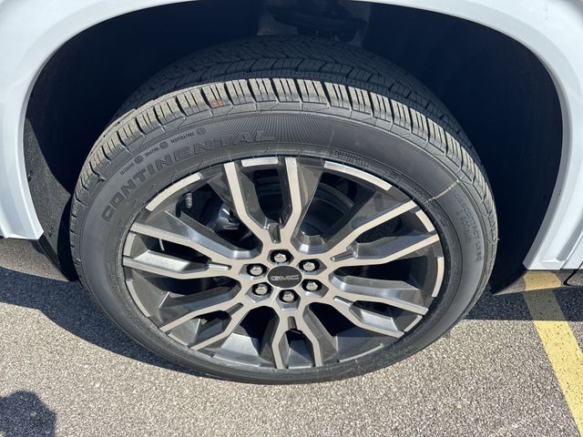 GMC Acadia Vehicle Full-screen Gallery Image 10