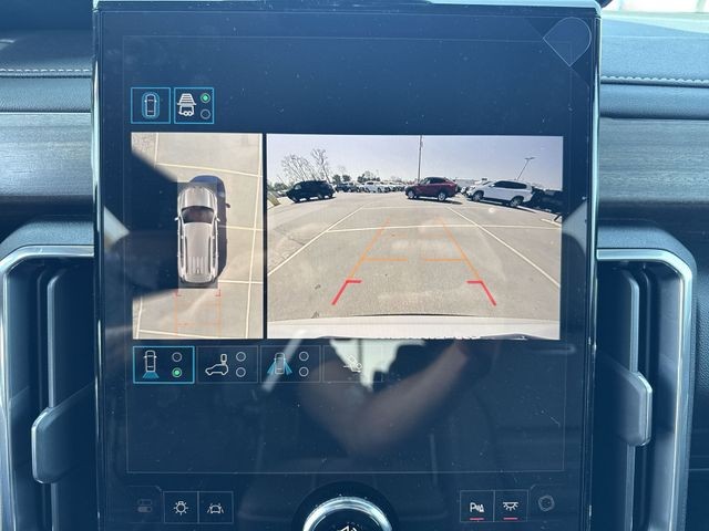 GMC Acadia Vehicle Full-screen Gallery Image 17