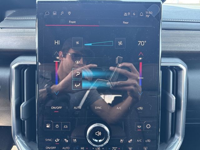 GMC Acadia Vehicle Full-screen Gallery Image 19