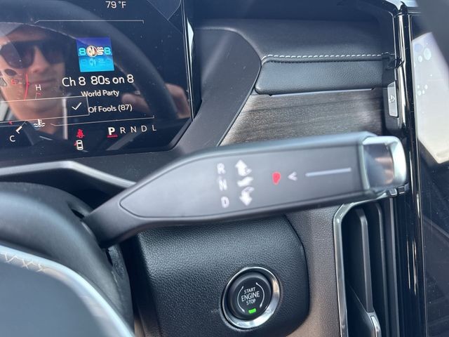 GMC Acadia Vehicle Full-screen Gallery Image 20