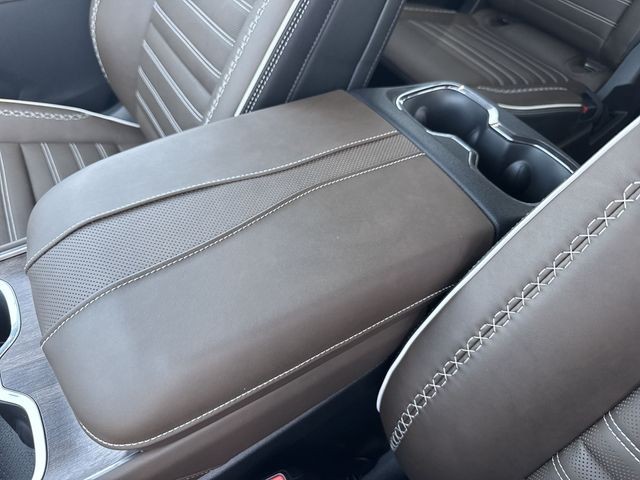 GMC Acadia Vehicle Full-screen Gallery Image 21