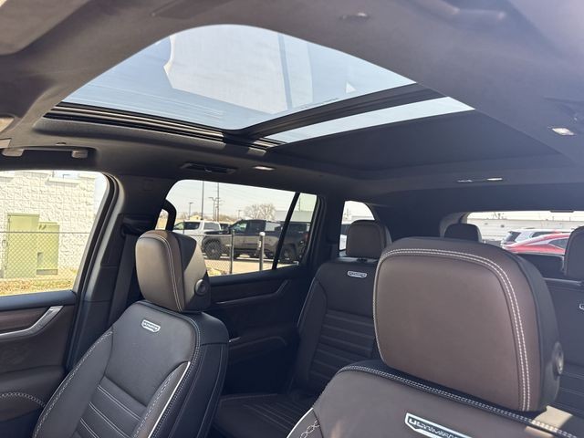 GMC Acadia Vehicle Full-screen Gallery Image 22