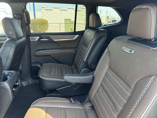 GMC Acadia Vehicle Full-screen Gallery Image 23