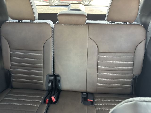 GMC Acadia Vehicle Full-screen Gallery Image 24