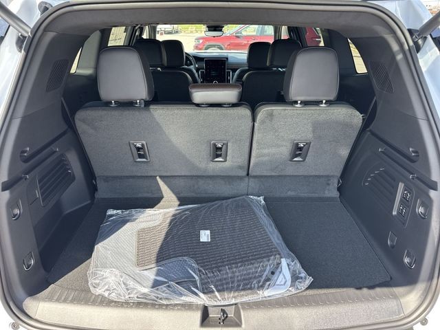 GMC Acadia Vehicle Full-screen Gallery Image 25