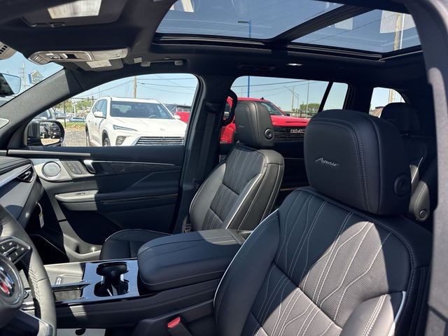 Buick Enclave Vehicle Full-screen Gallery Image 11