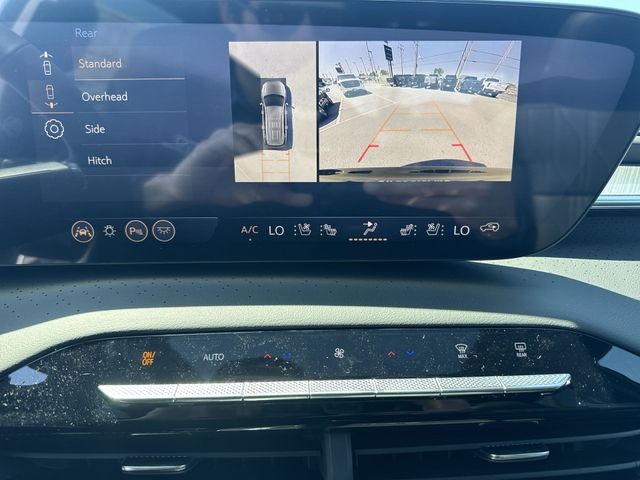 Buick Enclave Vehicle Full-screen Gallery Image 17