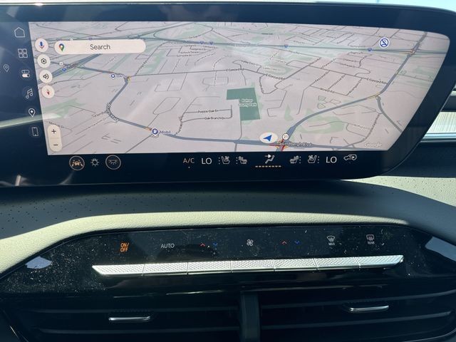 Buick Enclave Vehicle Full-screen Gallery Image 18