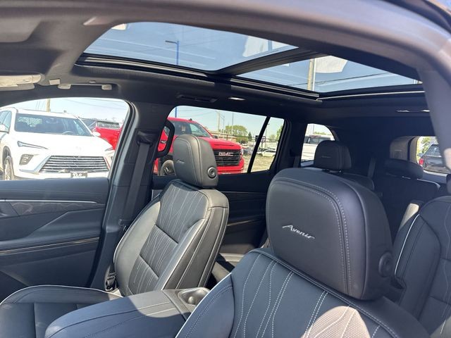 Buick Enclave Vehicle Full-screen Gallery Image 22