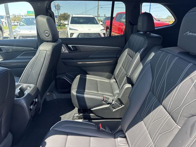 Buick Enclave Vehicle Full-screen Gallery Image 23