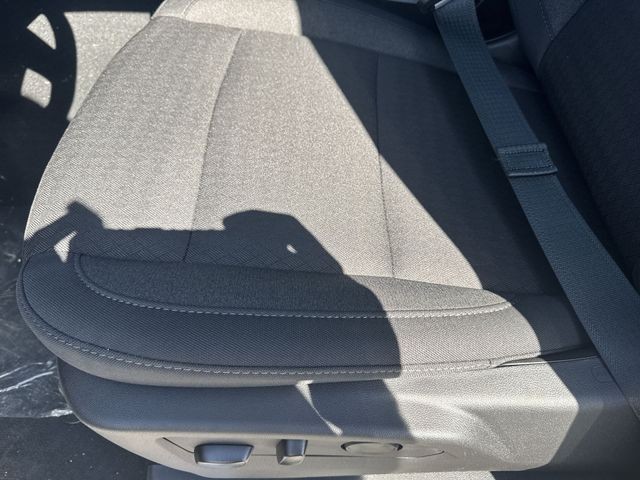 GMC Sierra 1500 Vehicle Full-screen Gallery Image 12