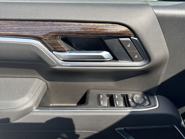 GMC Sierra 1500 Vehicle Full-screen Gallery Image 13