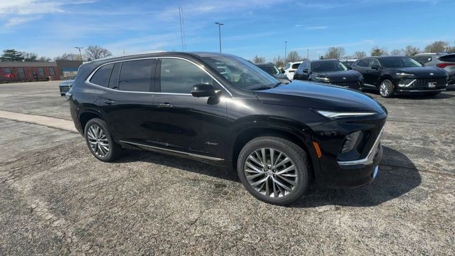 Buick Enclave Vehicle Full-screen Gallery Image 02