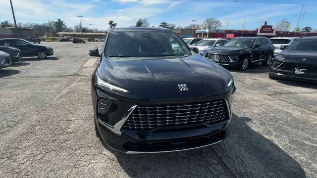 Buick Enclave Vehicle Full-screen Gallery Image 03