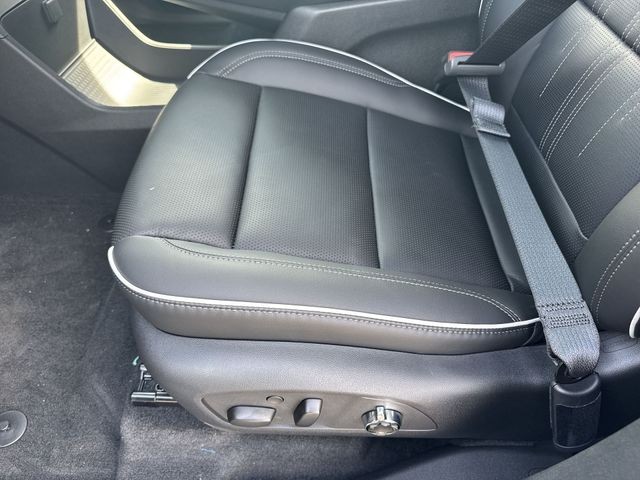 Buick Enclave Vehicle Full-screen Gallery Image 12