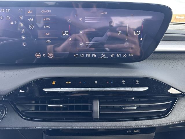 Buick Enclave Vehicle Full-screen Gallery Image 19