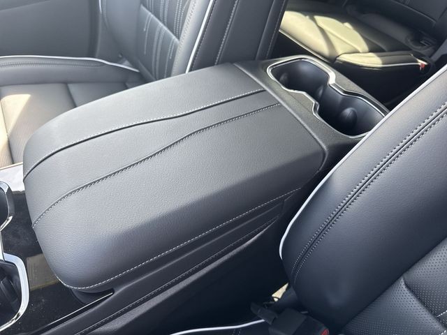 Buick Enclave Vehicle Full-screen Gallery Image 21