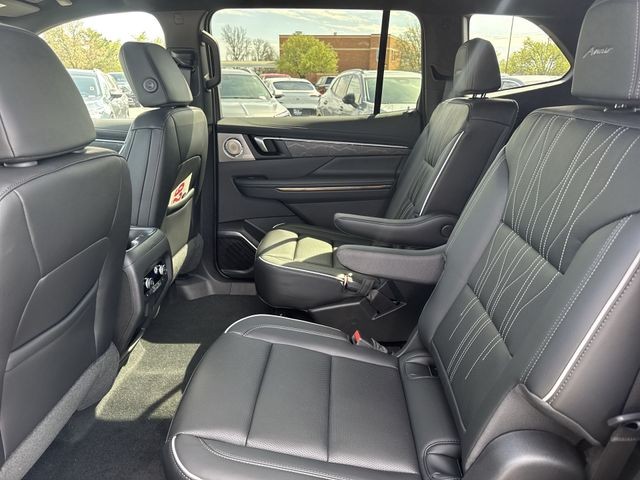 Buick Enclave Vehicle Full-screen Gallery Image 23