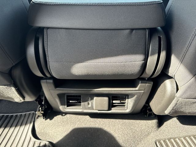 GMC Sierra 1500 Vehicle Full-screen Gallery Image 24