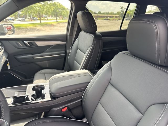 Buick Enclave Vehicle Full-screen Gallery Image 11
