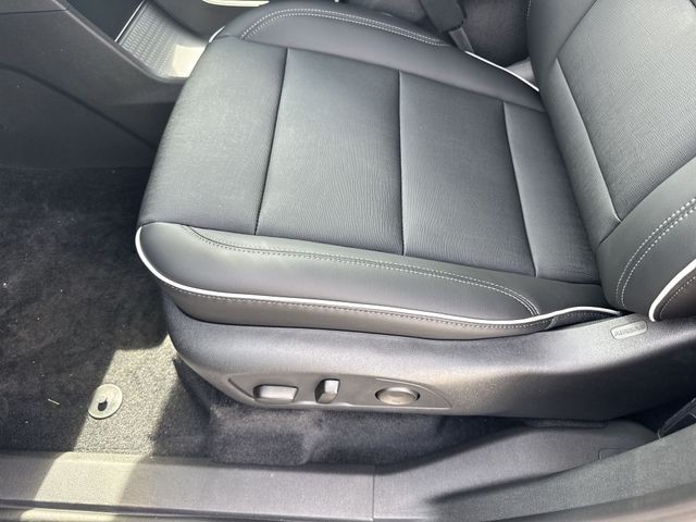 Buick Enclave Vehicle Full-screen Gallery Image 12
