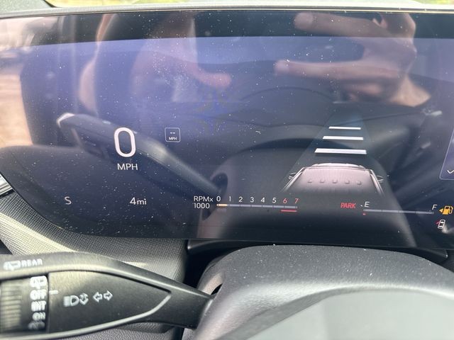 Buick Enclave Vehicle Full-screen Gallery Image 15