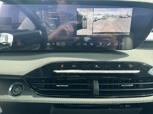 Buick Enclave Vehicle Full-screen Gallery Image 17