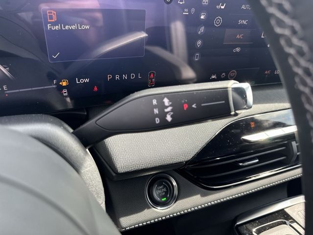 Buick Enclave Vehicle Full-screen Gallery Image 20